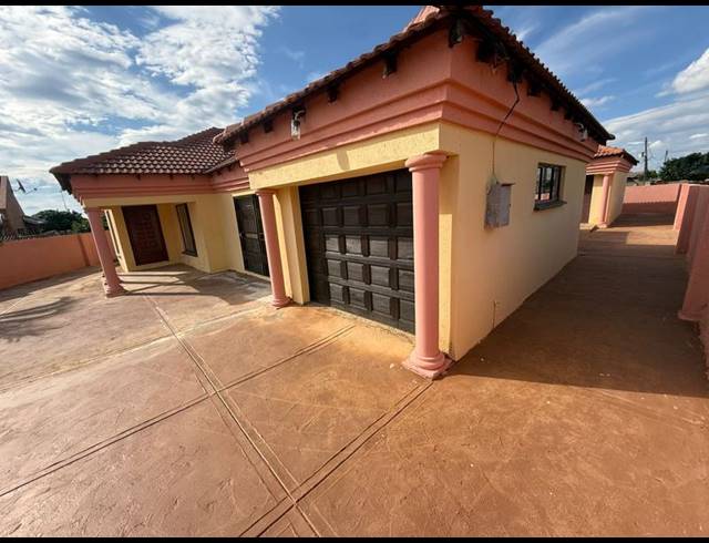 6 BEDROOM HOUSE FOR SALE IN SOSHANGUVE JJ